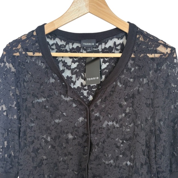 Torrid Cropped Black Lace Shrug Cardigan Button Front NWT Sz 1X (14-16) - Picture 2 of 8